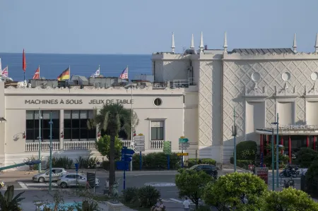 Hotel Chambord Отели рядом с достопримечательностью «Валь Раме-Ментона Ботанический сад»