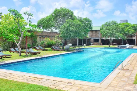 The Long Beach Resort & Spa Отели рядом с достопримечательностью «Stilt Fisherman»