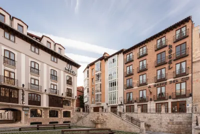Crisol Mesón del Cid Hotel in zona Instinto Maternal