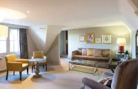 The Crown Manor House Hotel