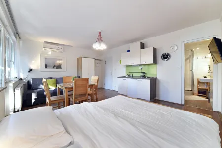 Vla Vla Apartments with Parking
