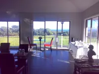 Swan Lake Guest House - parking