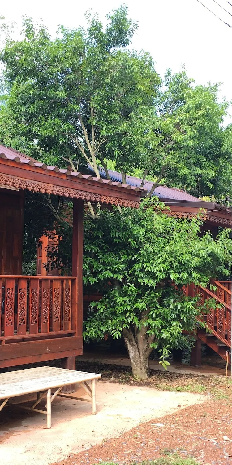 ห้องเตียงใหญ่ พร้อมวิวสวน