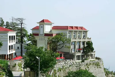 Royal Orchid Fort Resort Mussoorie Hotels in der Nähe von Vinog Mountain Quail Sanctuary