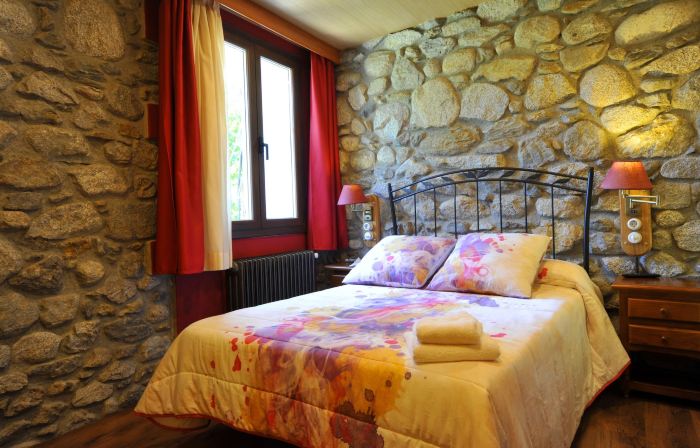 Hostal Vall d'Aneu by Arcas & Sambola