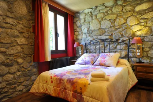 Hostal Vall d'Aneu by Arcas & Sambola