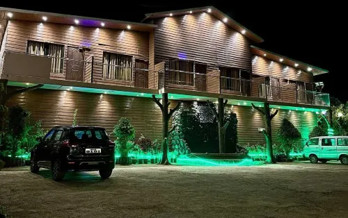 Hollywood Palace Resort Hotels in Khingar