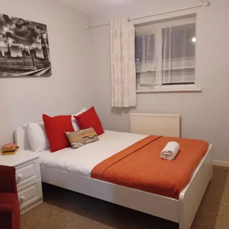 Huku Kwetu - Fieldfare Green Hotels in Luton