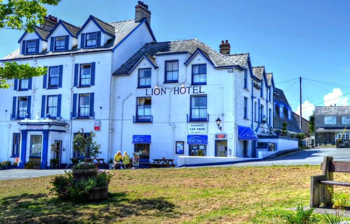 Lion Hotel & Studio Apartments