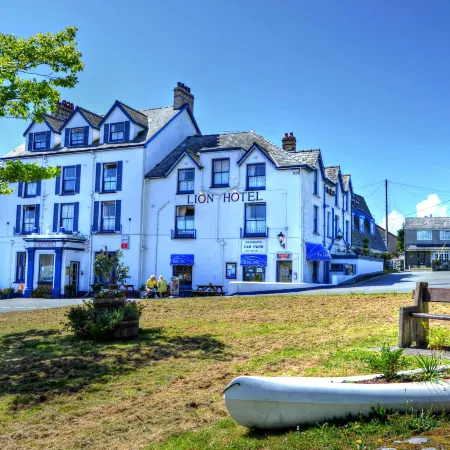 Lion Hotel & Studio Apartments