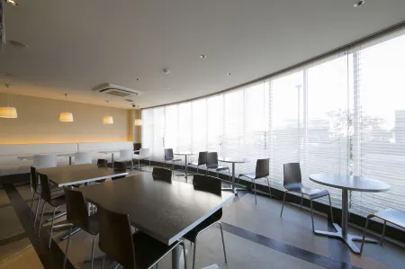 Centre One Hotel Handa Отели рядом со станцией JR Handa station