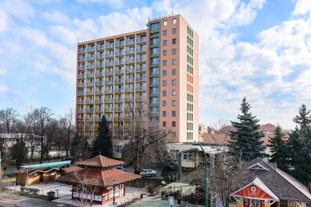 Hotel Barátság Отели в г. Хайдусобослоский яраш