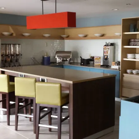 Country Inn & Suites by Radisson, Jackson, TN