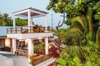 By the Shade Hotels in Athuruga
