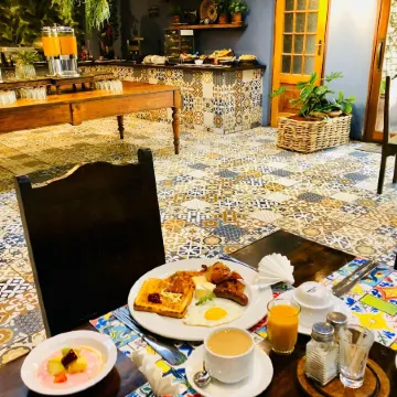 Shangri-La Country Hotel & Spa