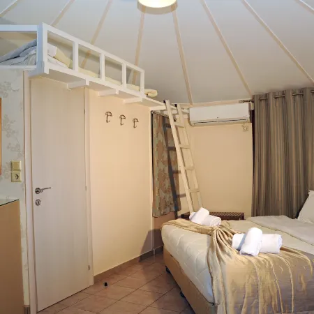 Chrissa Camping Rooms & Bungalows