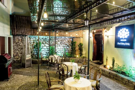 Hotel Pod Złotą Różą Отели в г. Кельце