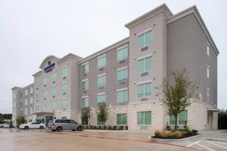 Candlewood Suites Austin Airport Отели рядом с Аэропорт Бергстром