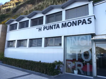 Hotel Punta Monpas Отели рядом с достопримечательностью «Улия»