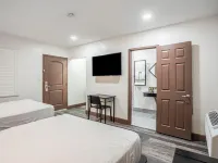 The Greens Hotel - Stockton Blvd Hotels near Curtis Park