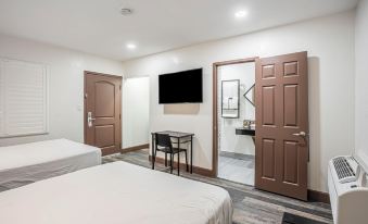 The Greens Hotel - Stockton Blvd