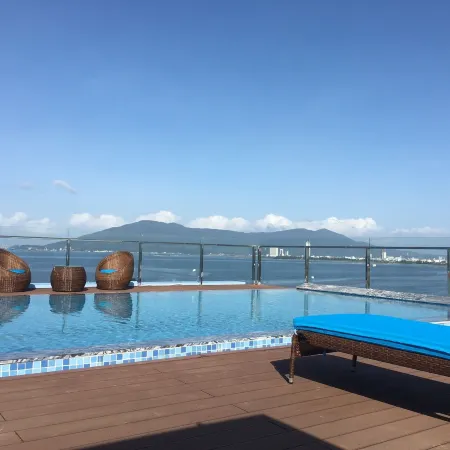 Gold Boutique Hotel Danang Отели рядом с достопримечательностью «Пляж Nam O»
