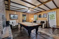 Hillbilly Highrise Hotels in Sevier County
