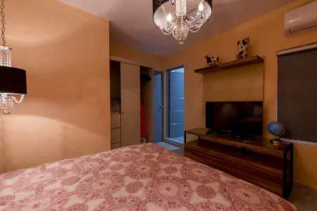 Once21 Apartment Отели рядом с достопримечательностью «Госпиталь Кабаньяс»