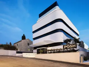 Posh Residence Luxury Suites