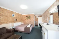 Buckaroo Motor Inn Hotels in Warwick