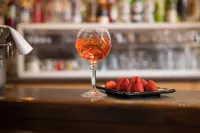 Arahova Inn Hotel - bar