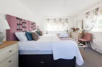 Enchanting 4BD Cottage Lodge Nr Eartham Wood