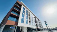 Palette Lavish Apartments at Concord tower with Rooftop Pool