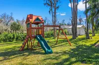 Luxe Waterfront Hideaway w Pool & Pirate Ship Dock Hotels in Westchase