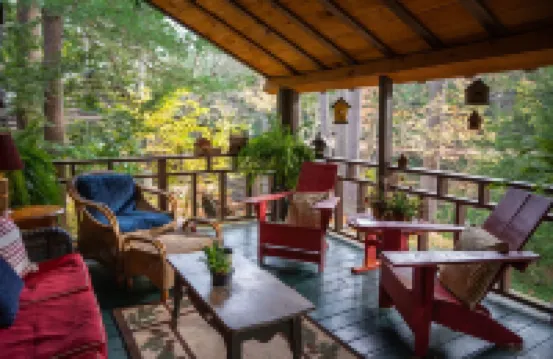 Uncle Joe's Cabin, Lakefront