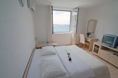 Bech Apartment - 4 Persons Hotels in Starigrad