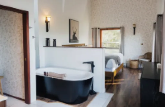Secluded Oceanfront - Upstairs