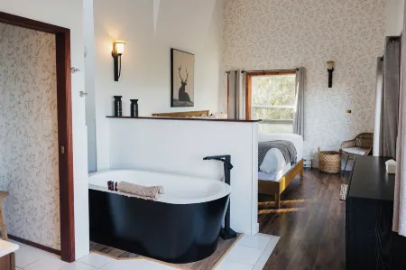 Secluded Oceanfront - Upstairs