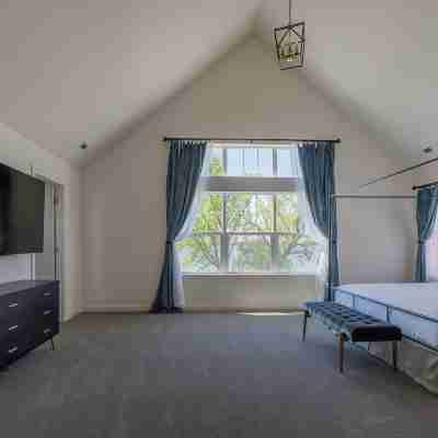 2708 Harbor Court Rooms