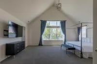 2708 Harbor Court