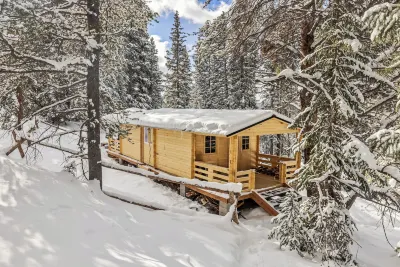 Lichen Huts Hotels in Eagle County