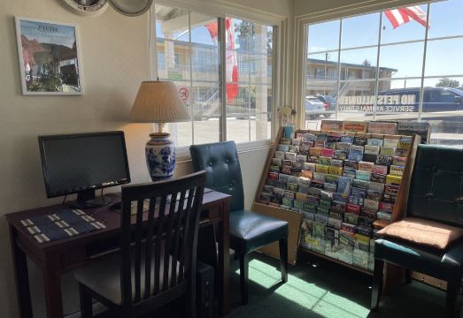 주차 및 외부 전경