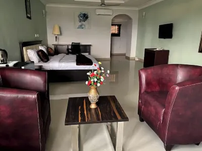 House 919 Suites And Apartments Hotels near Nnamdi Azikiwe International Airport Terminal
