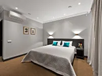 15th Avenue Hotels near Snipiskes