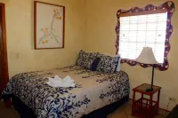 Mid-century Ocean View Apartment Hotel di 