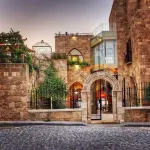 L'Auberge de la Mer Hotels near Botrys,statue of sponge diver