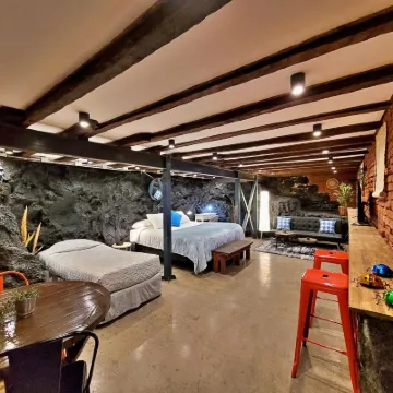 Maki Hostels & Suites Valparaiso Hotels near Flower Clock