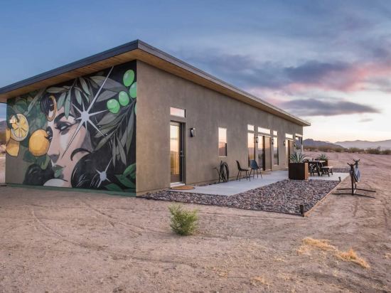 Stunning Desert Retreat, WiFi, Cowboy Pool, Views
