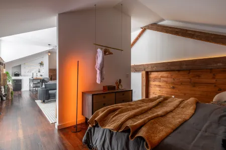 Charming Historical Suites and Scenic Walkway - Unique Coastal Retreat