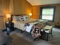 WALK TO SLOPES.  Make memories at Deerwoods, a traditional Mountain Lodge.